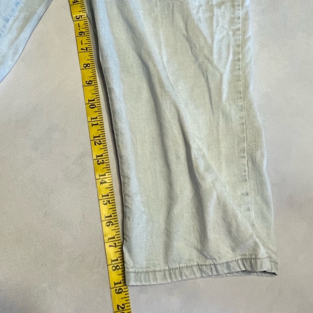 3/$15 Gloria Vanderbilt women’s size 12 petite light wash denim capris - Picture 2 of 8